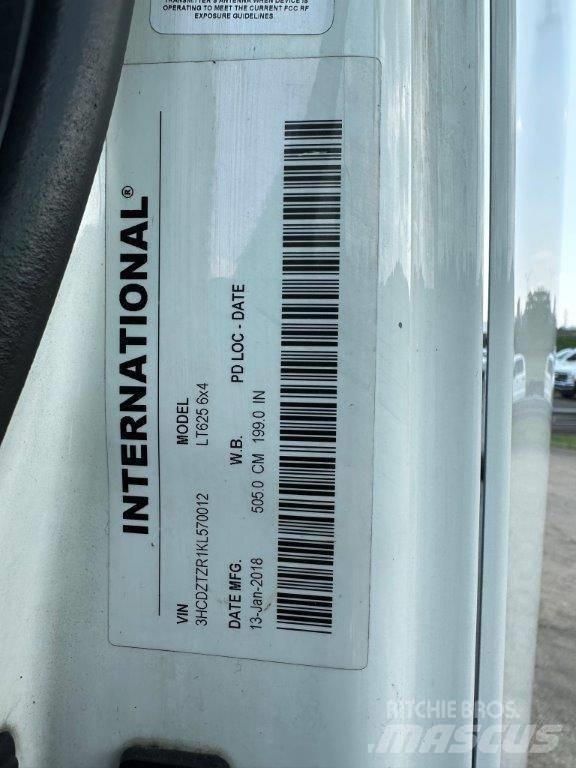 International LT Vetopöytäautot