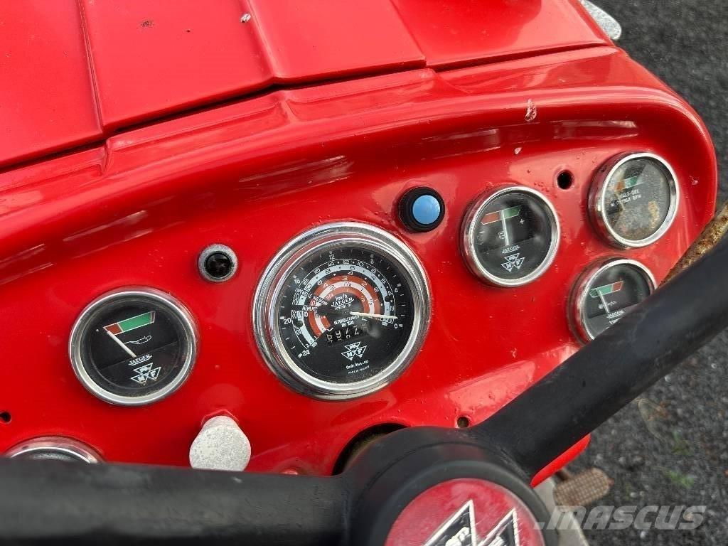Massey Ferguson 152 Traktorit