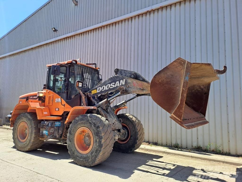 Doosan DL 250 Pyöräkuormaajat