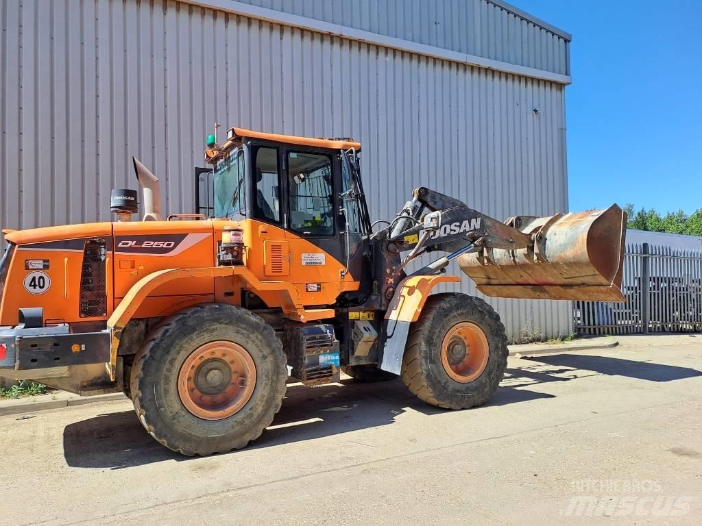 Doosan DL 250 Pyöräkuormaajat