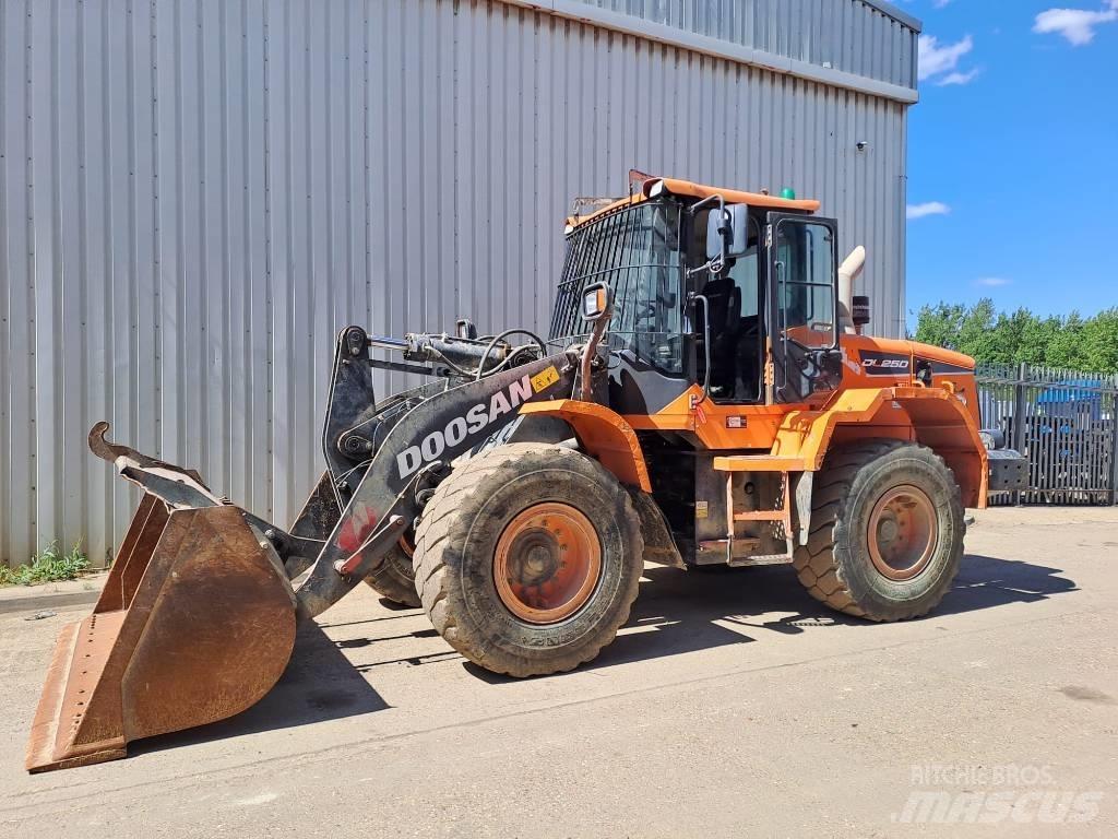 Doosan DL 250 Pyöräkuormaajat