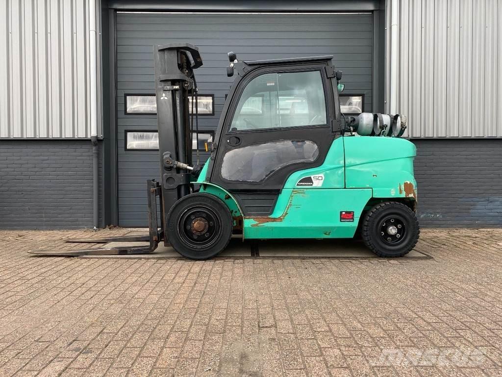 Mitsubishi FG50NT Nestekaasutrukit
