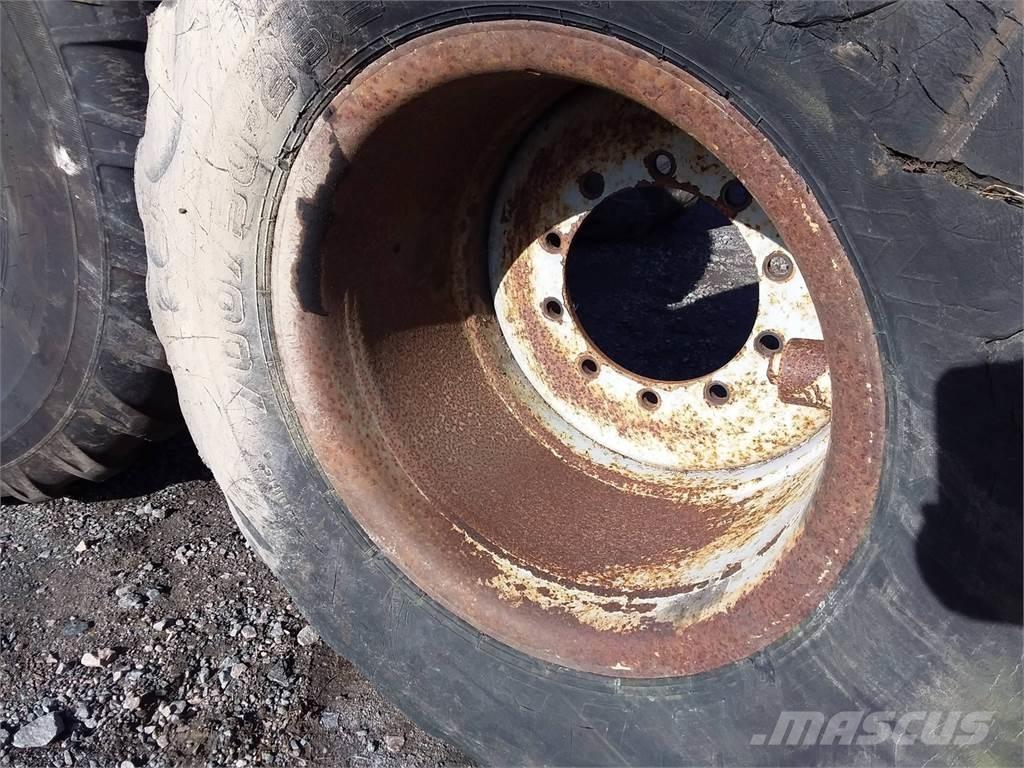 Valmet 860 24x26,5 Renkaat ja vanteet