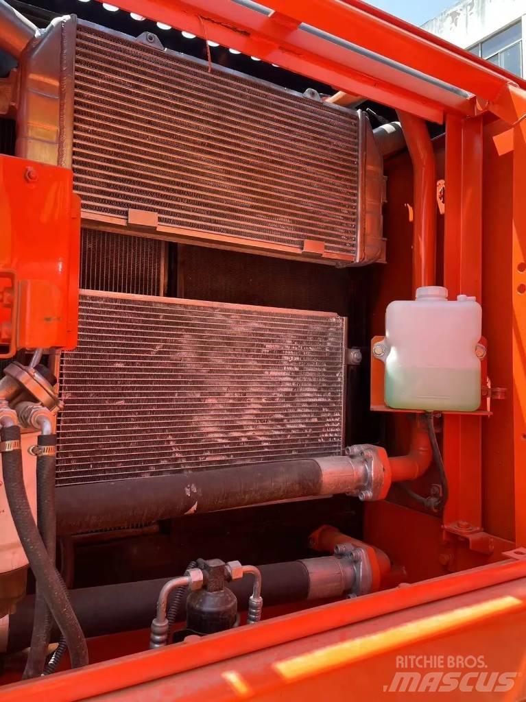 Doosan DX225LC Telakaivukoneet