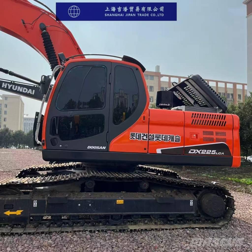Doosan DX 225 Telakaivukoneet