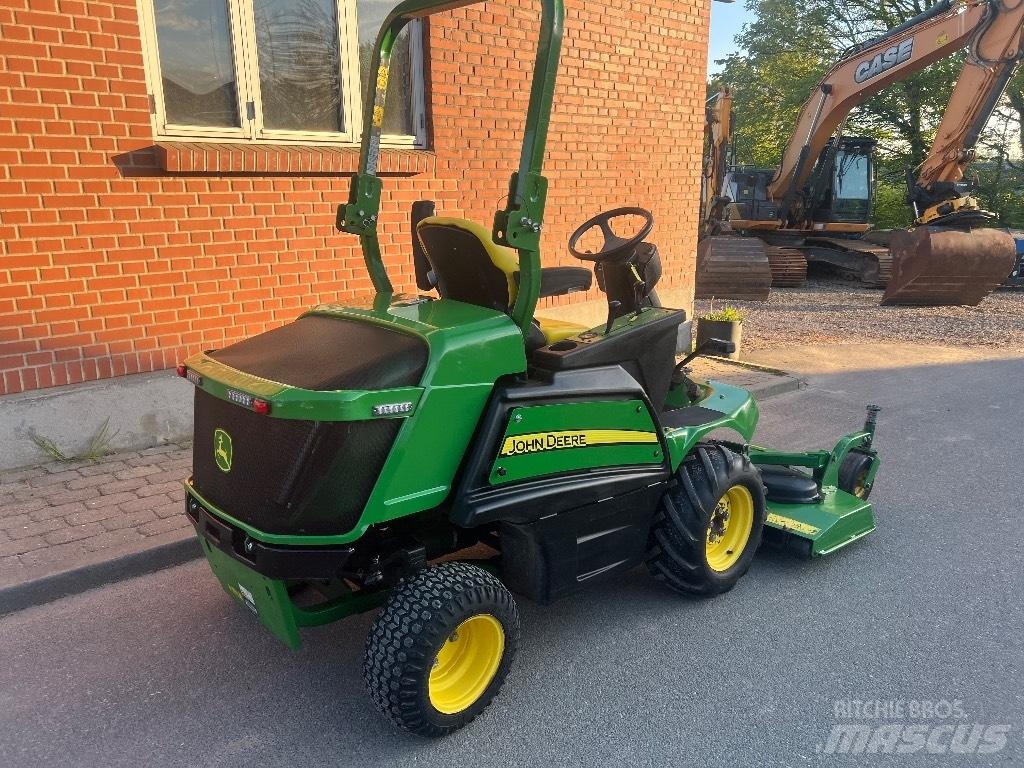John Deere 1550 Päältäajettavat ruohonleikkurit