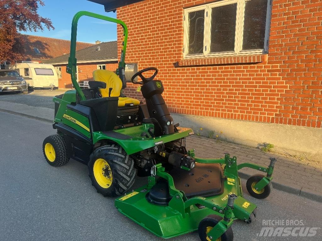 John Deere 1550 Päältäajettavat ruohonleikkurit