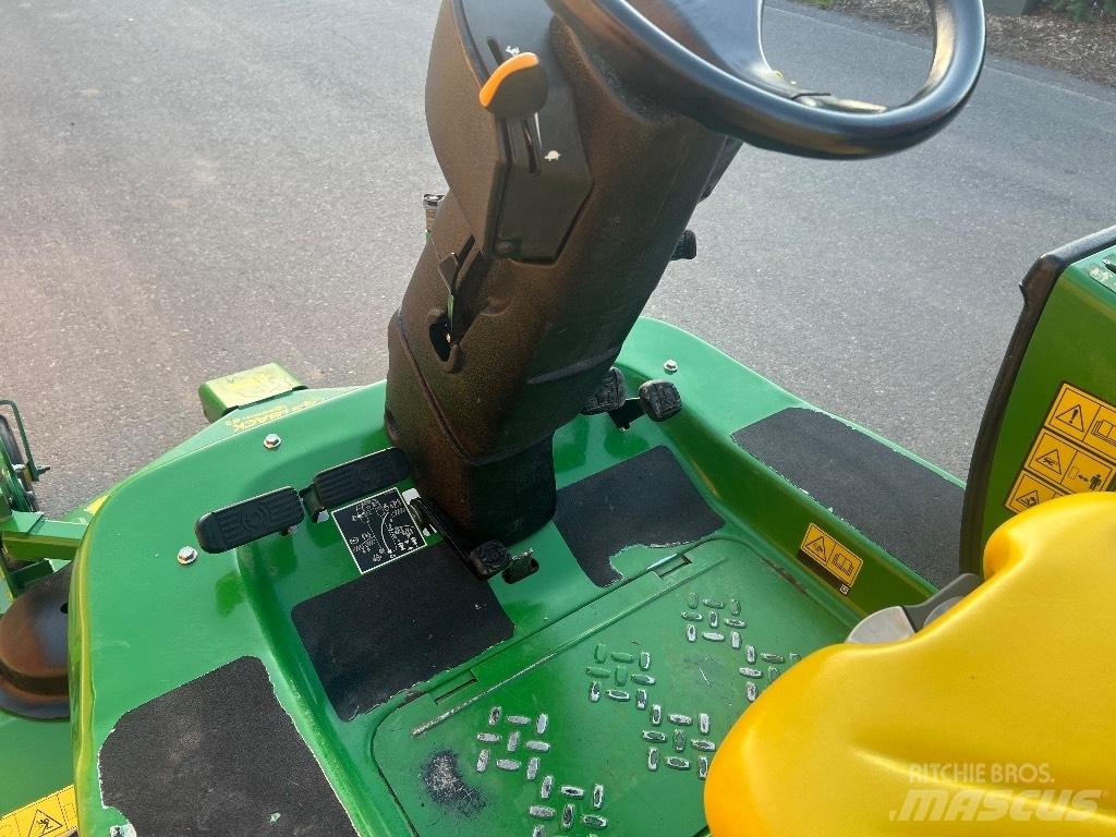 John Deere 1550 Päältäajettavat ruohonleikkurit