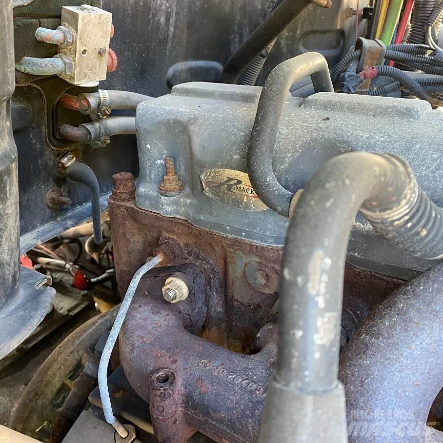 Mack CHN613 Vetopöytäautot