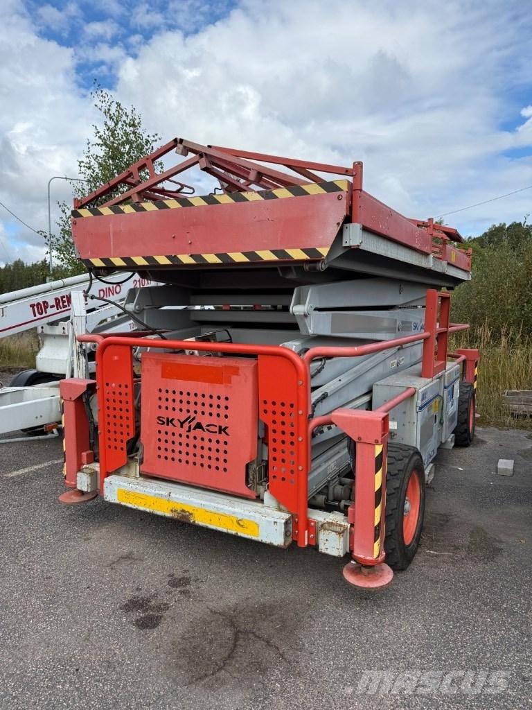 SkyJack SJ 9250 RT Saksilavat