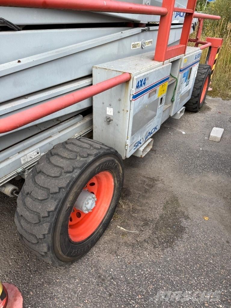 SkyJack SJ 9250 RT Saksilavat