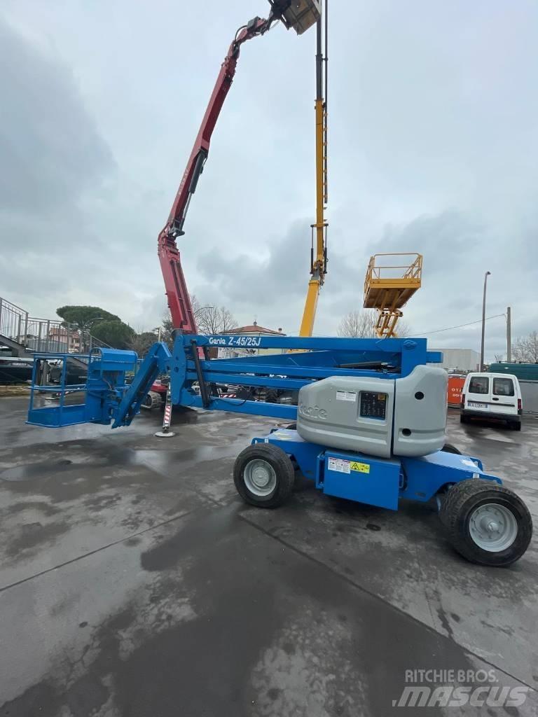 Genie Z 45/25 BI Kuukulkijat