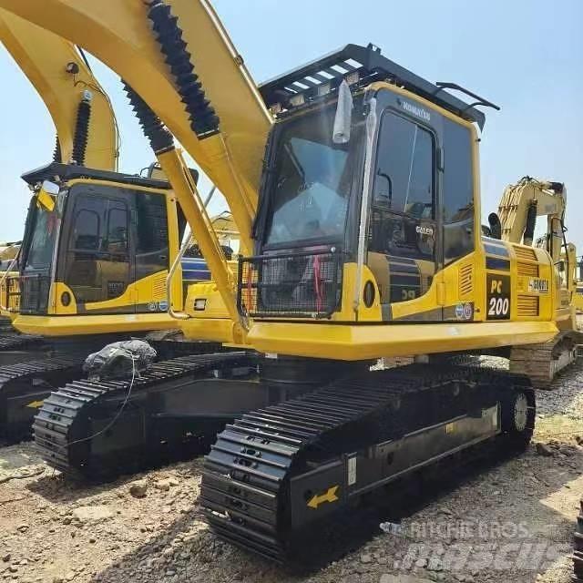 Komatsu PC 200-8 Midikaivukoneet 7t - 12t