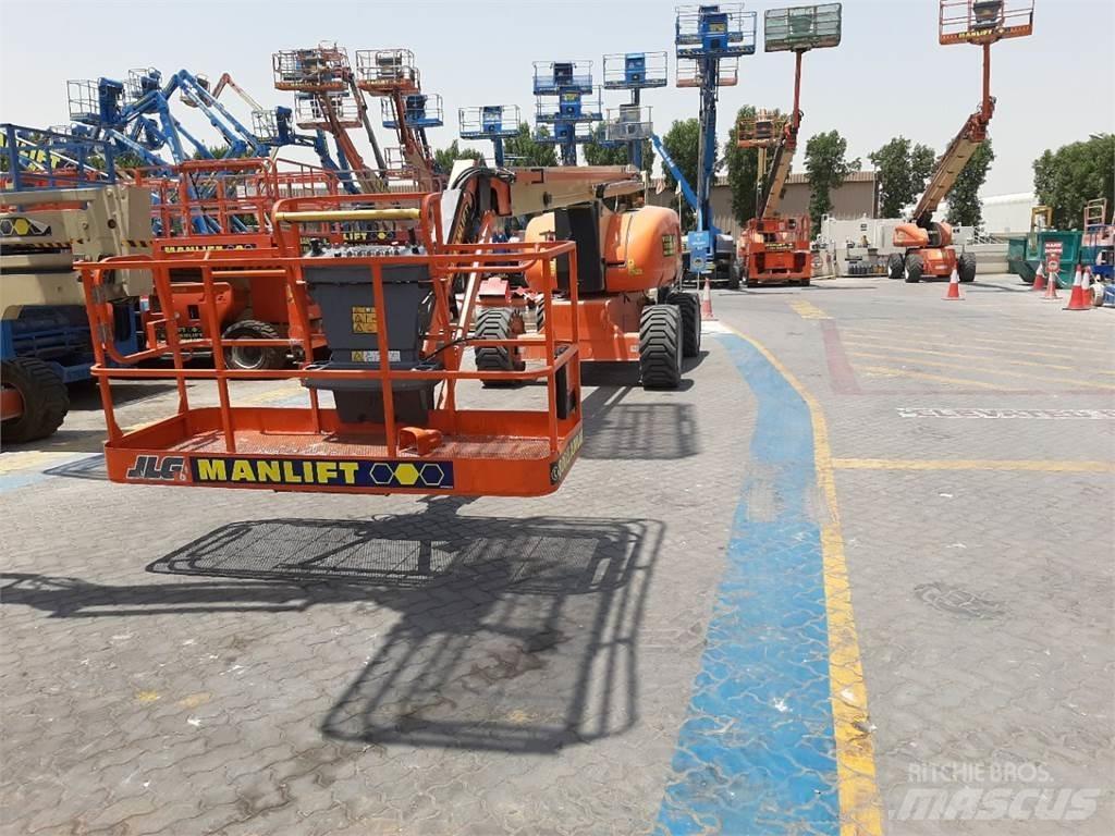 JLG 800AJ Kuukulkijat
