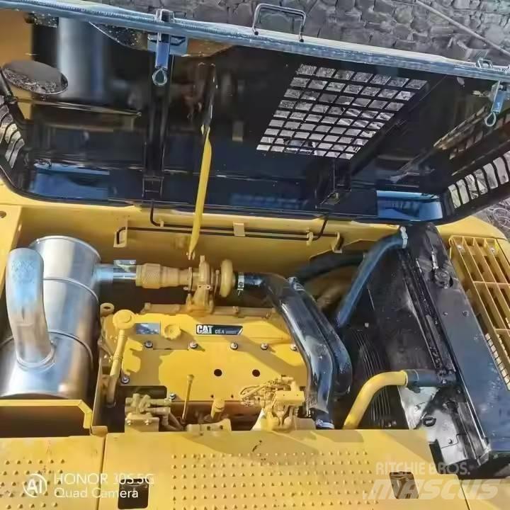 CAT 320D2 Telakaivukoneet