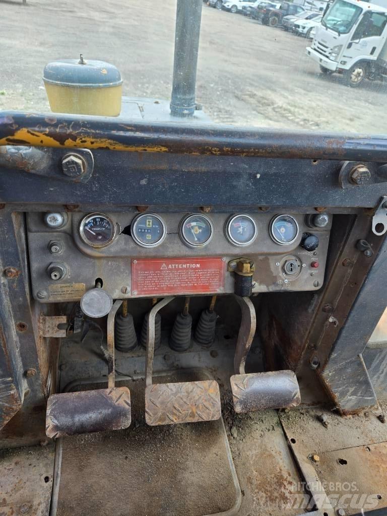 CAT D 3 B LGP Telaketjupuskutraktorit