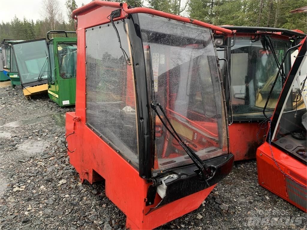 Komatsu 901TX Ohjaamo ja sisusta