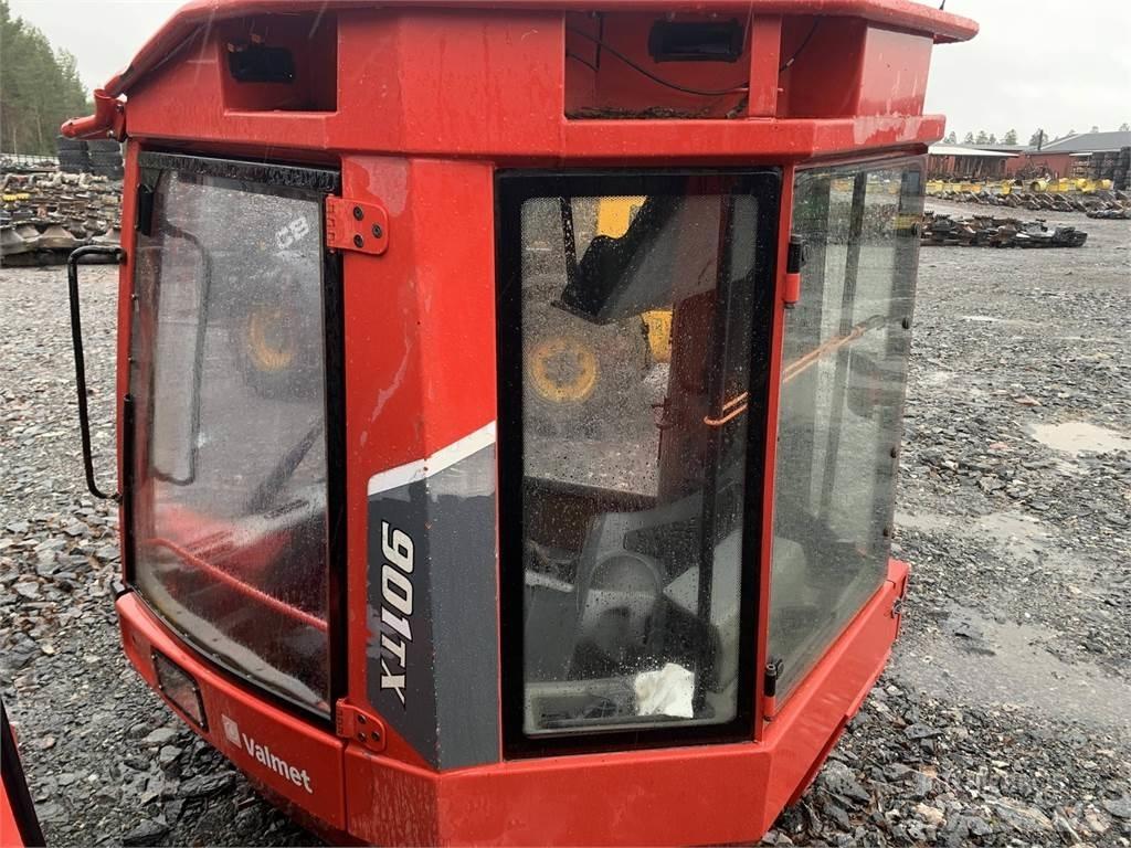 Komatsu 901TX Ohjaamo ja sisusta