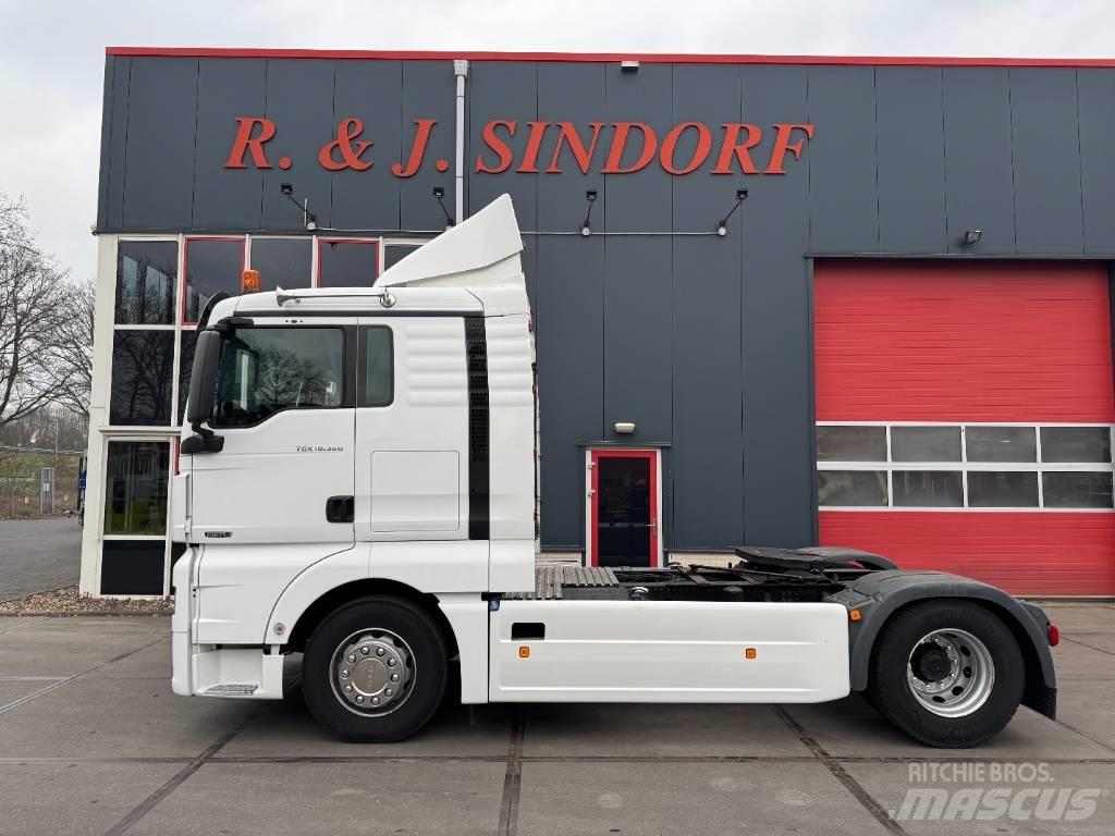 MAN TGX 18.360 Vetopöytäautot