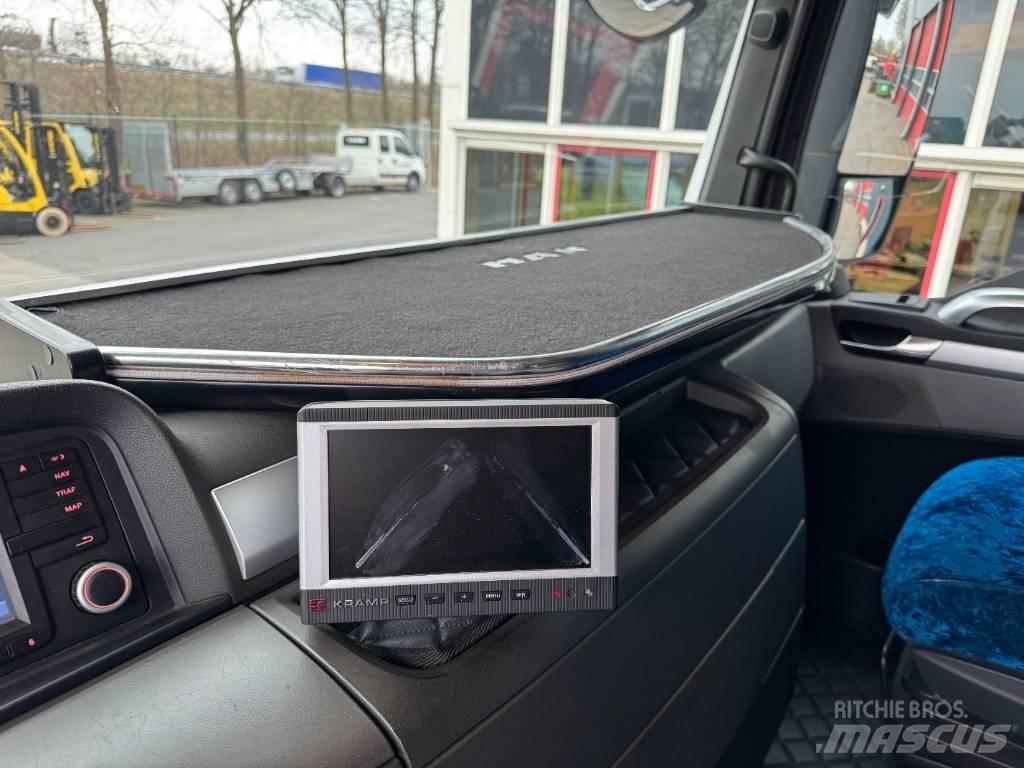 MAN TGX 18.360 Vetopöytäautot