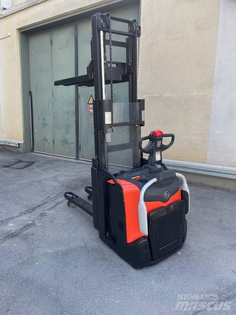 BT SPE 200 D Käyden ajettavat pinoamistrukit