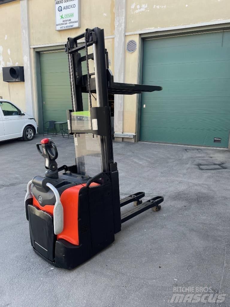 BT SPE 200 D Käyden ajettavat pinoamistrukit