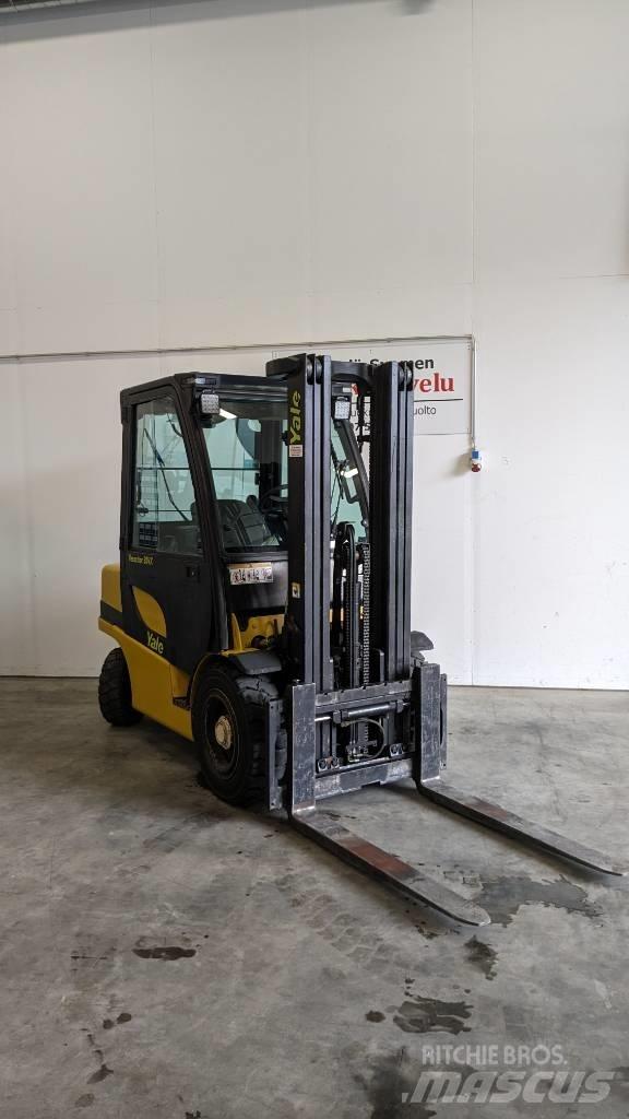 Yale GDP30VX Dieseltrukit