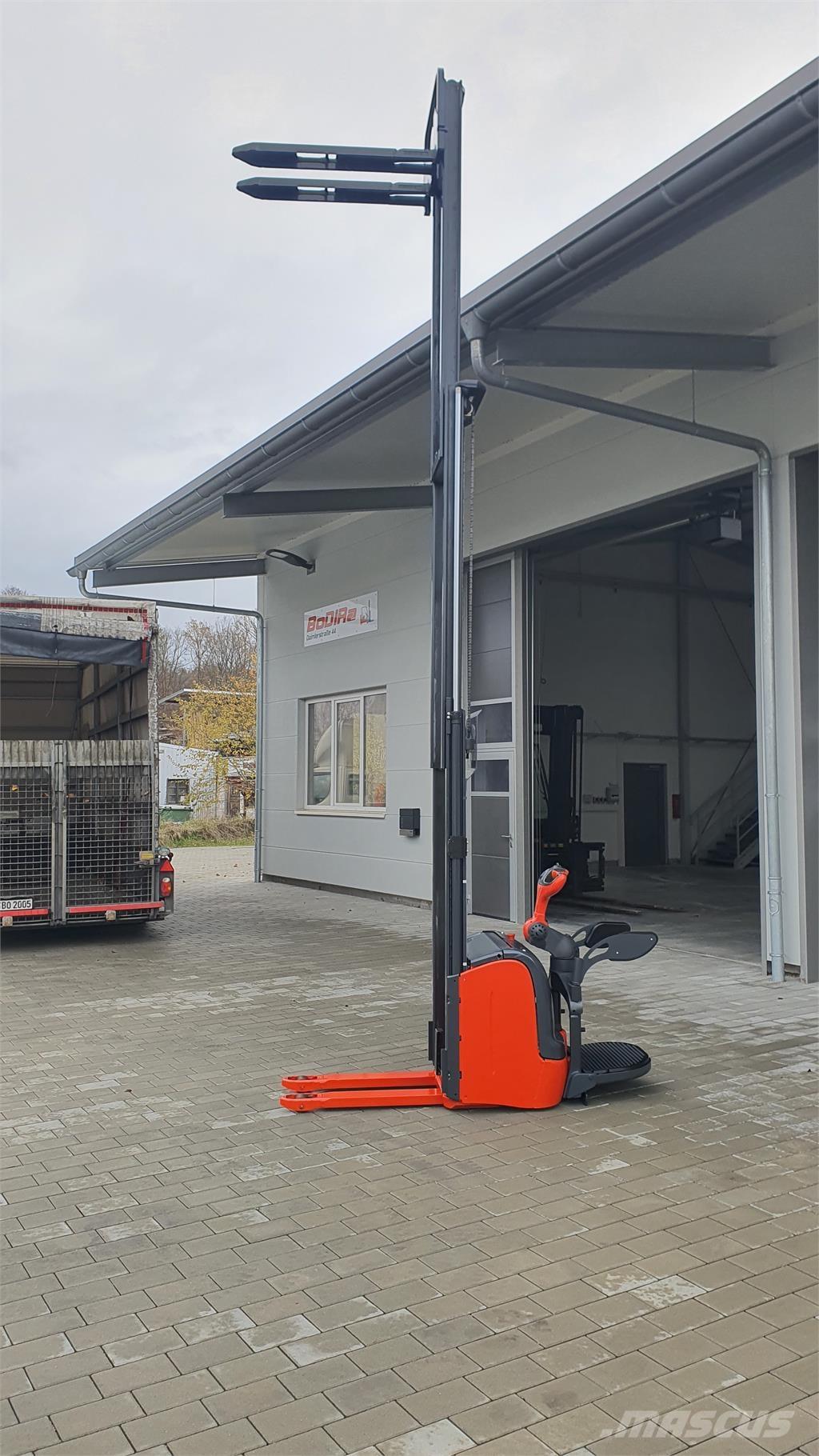 Linde L14AP Ajettavat pinoamisvaunut