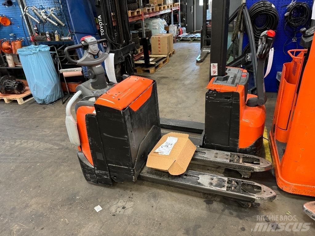 Toyota LPE200 Lavansiirtotrukit ajotasolla