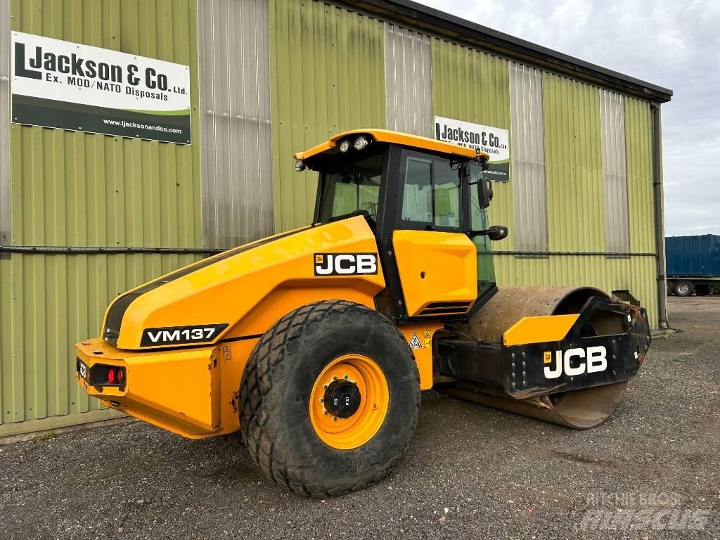 JCB VM 137 Yksivalssijyrät