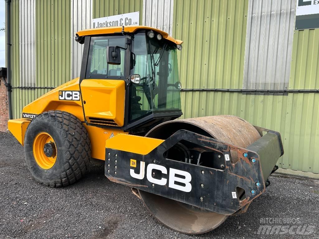 JCB VM 137 Yksivalssijyrät