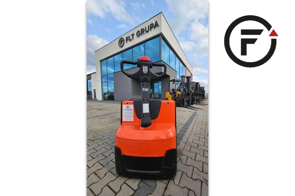 BT LWE200 Käyden ajettavat pinoamistrukit