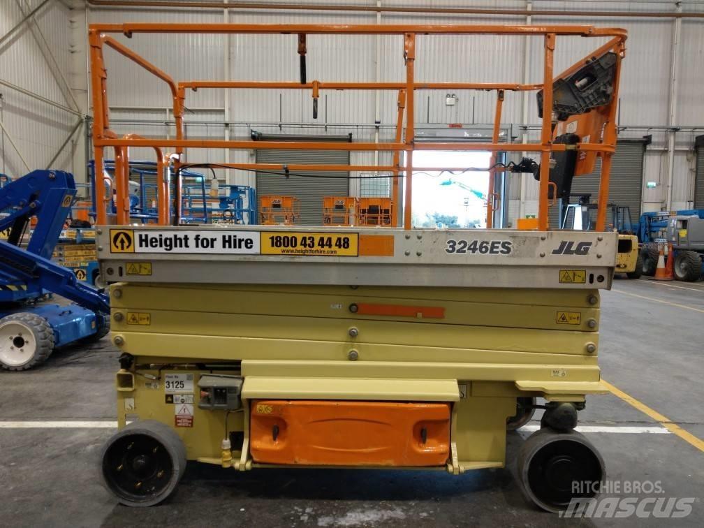 JLG ES 3246 Saksilavat