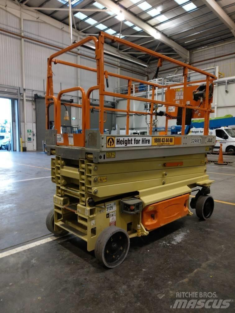 JLG ES 3246 Saksilavat