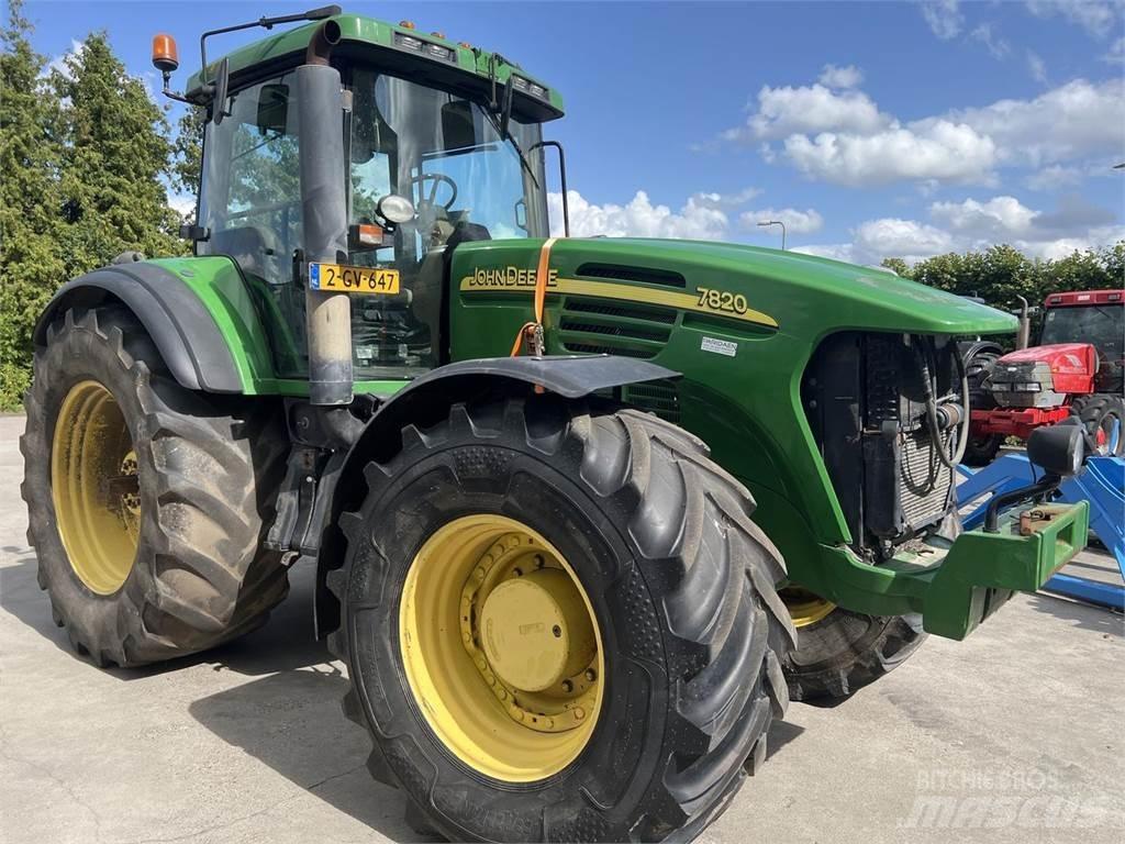 John Deere 7820 Traktorit