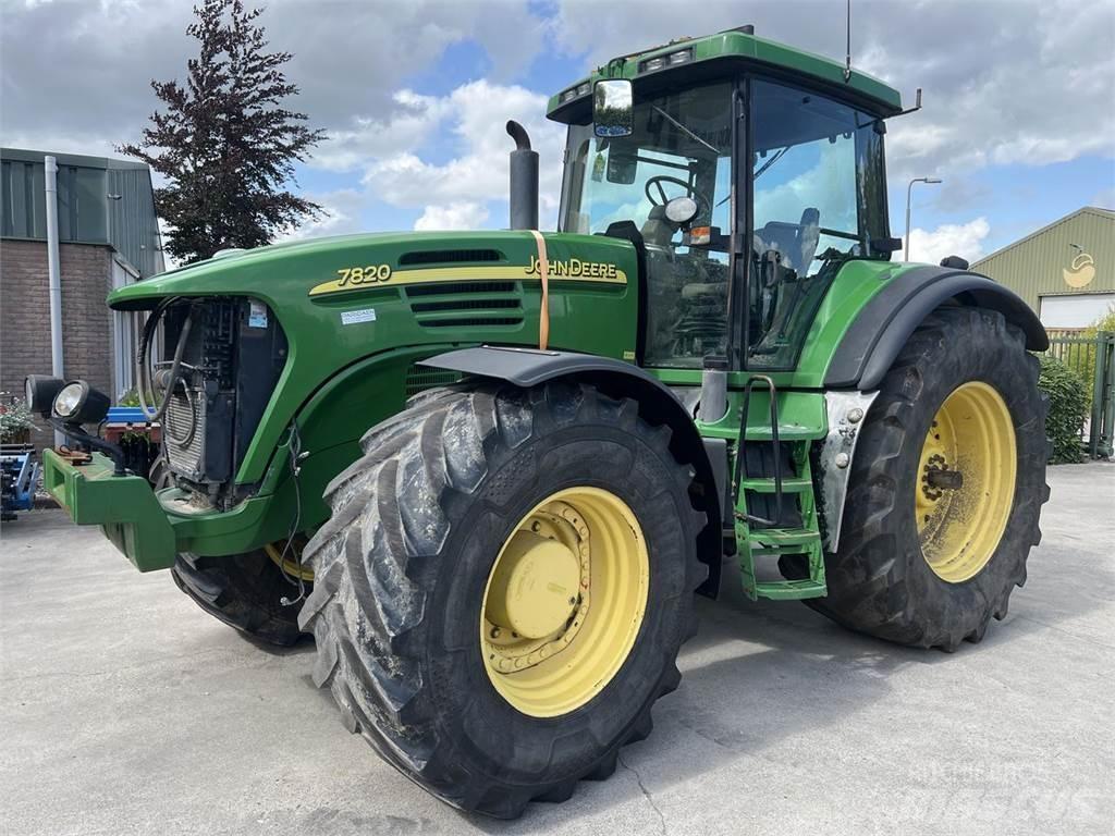 John Deere 7820 Traktorit