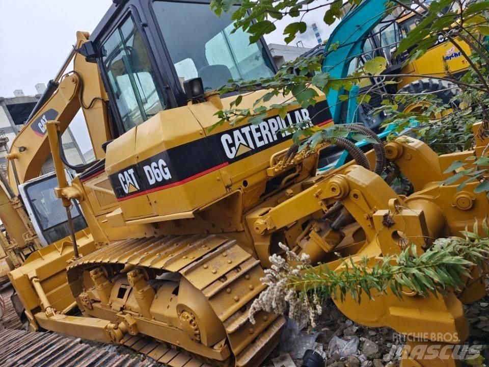CAT D6G Telaketjupuskutraktorit