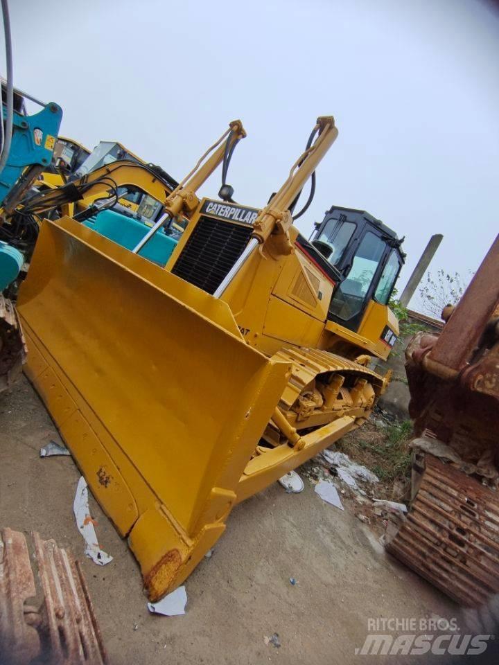CAT D6G Telaketjupuskutraktorit