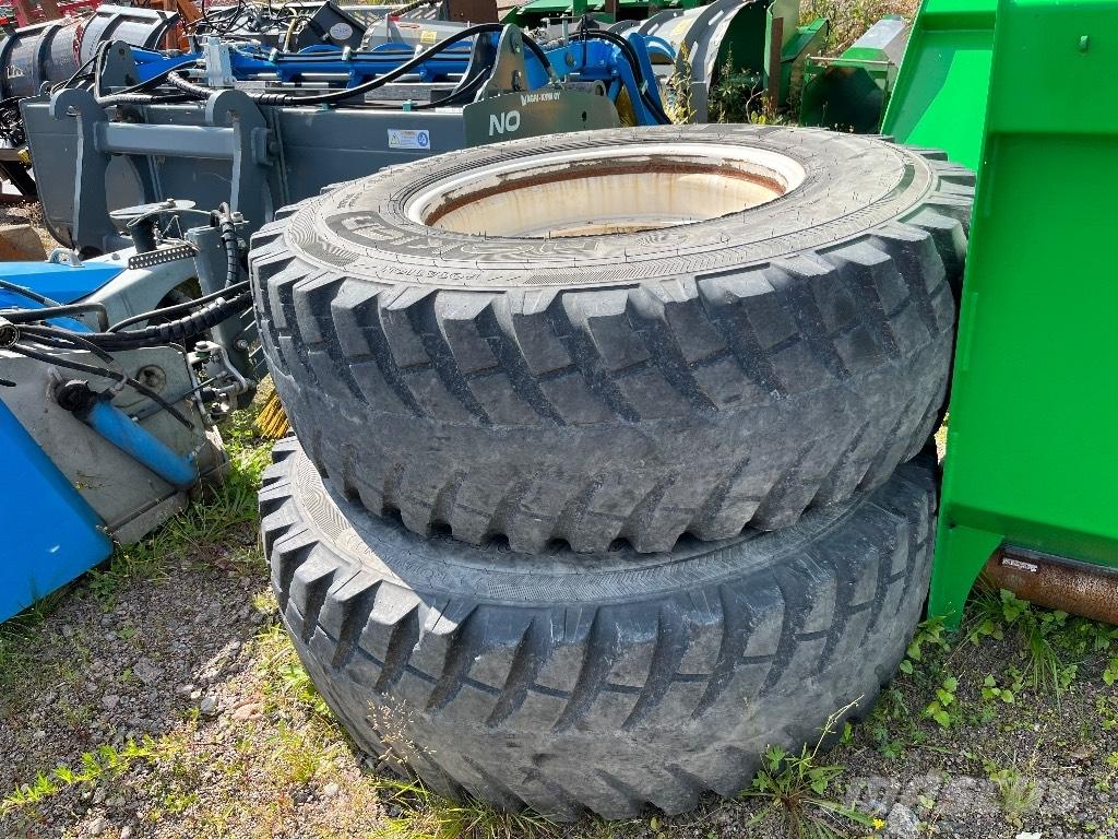 Nokian 16.9 R28 Renkaat ja vanteet