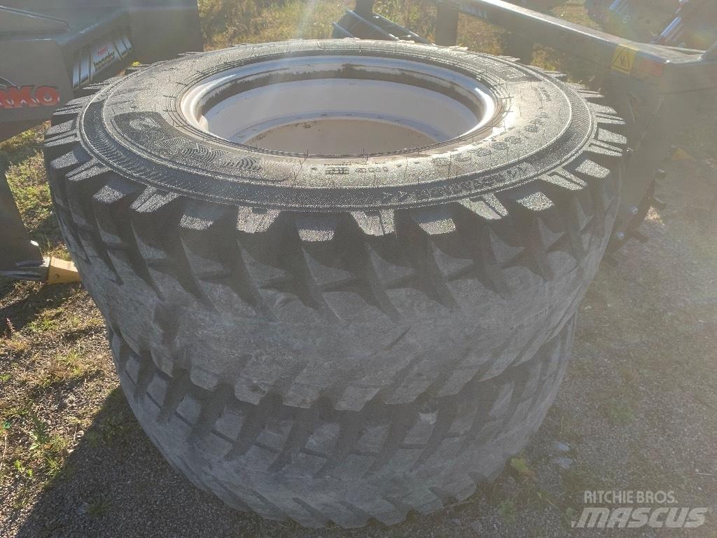 Nokian 16.9 R28 Renkaat ja vanteet