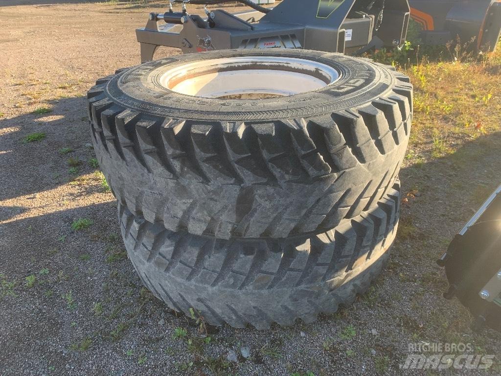 Nokian 16.9 R28 Renkaat ja vanteet