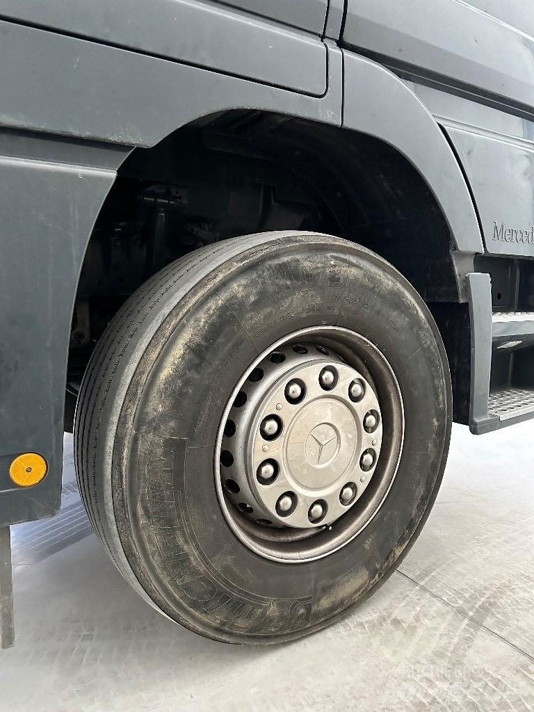 Mercedes-Benz 4165 S Vetopöytäautot