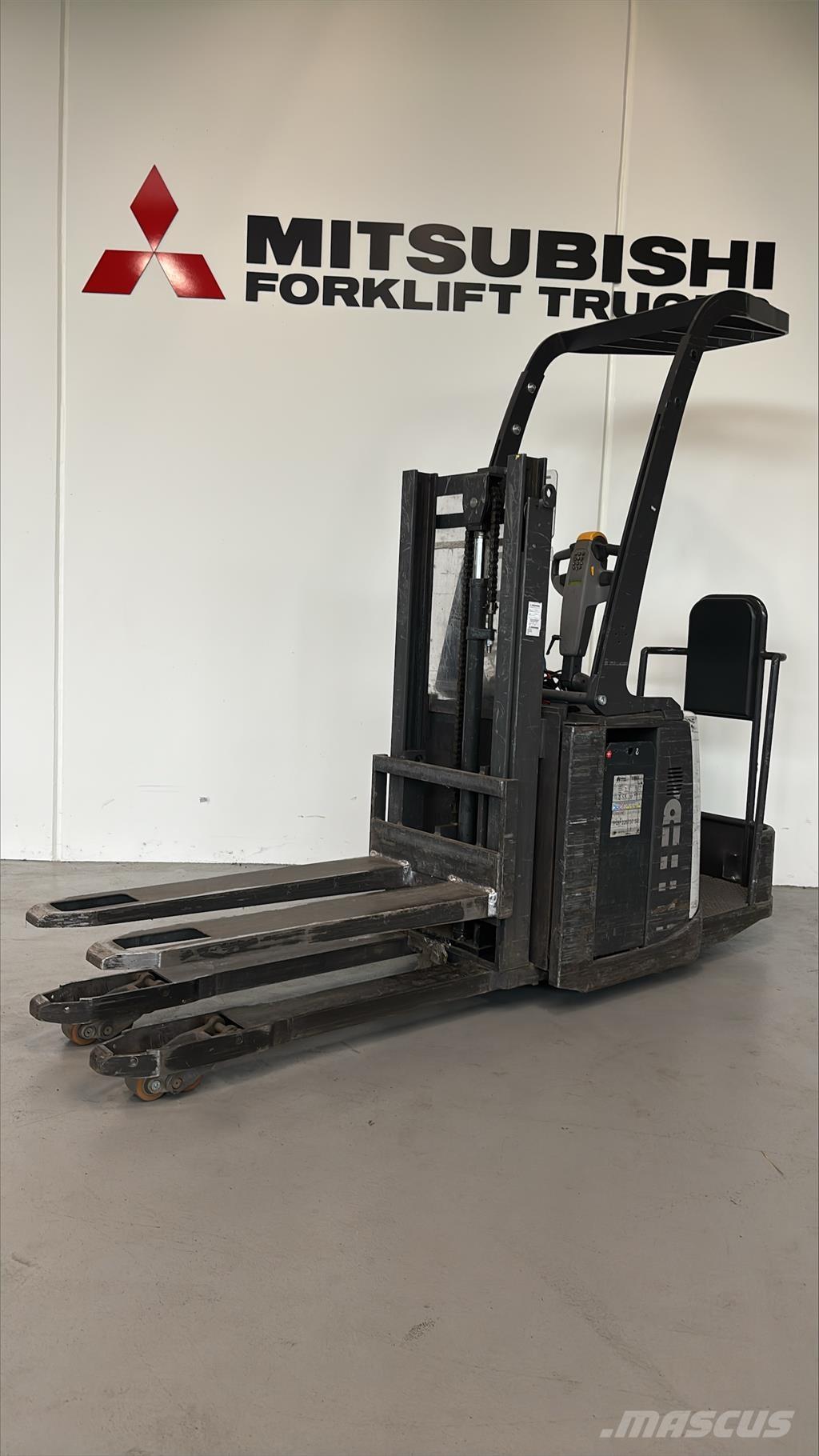 Atlet PDP200 Ajettavat pinoamisvaunut