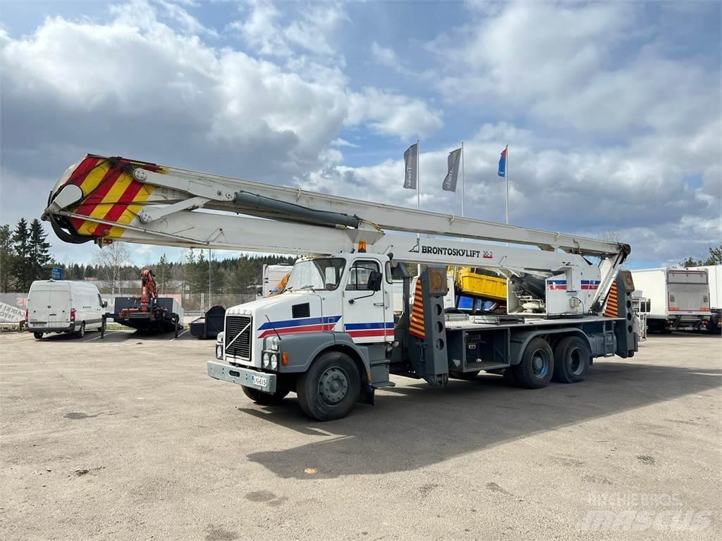 Volvo N12-1-V-6X2 Nosturiautot