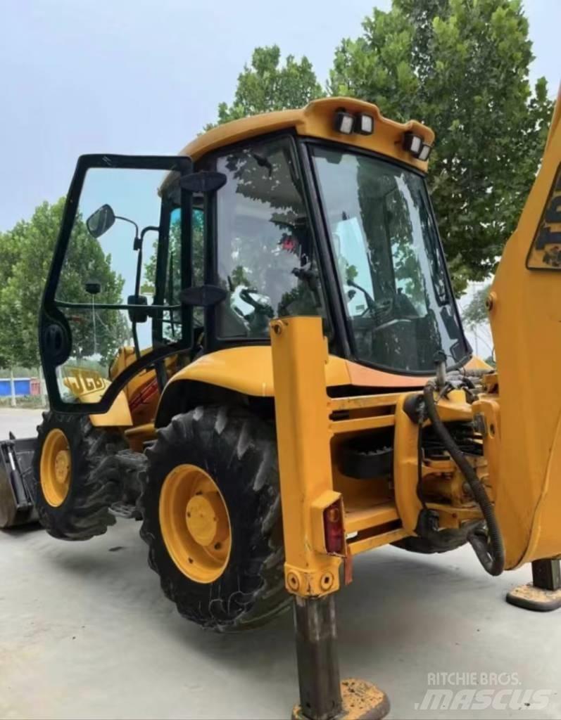 JCB 4 CX Kaivurikuormaajat