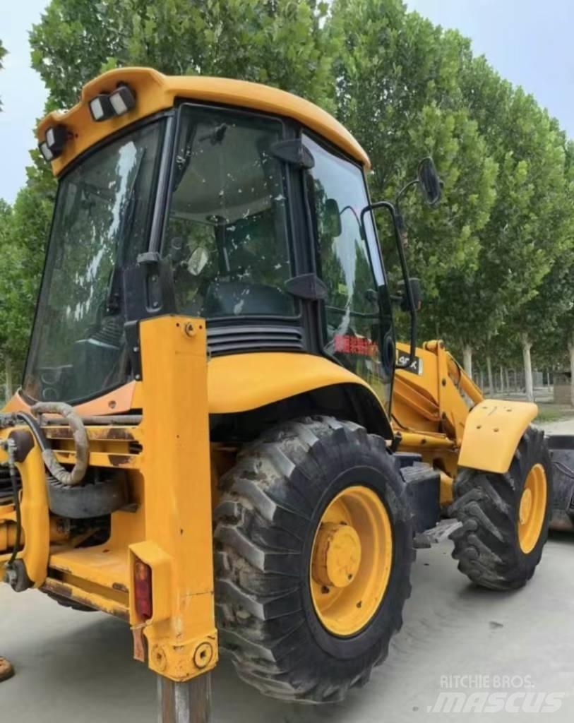 JCB 4 CX Kaivurikuormaajat