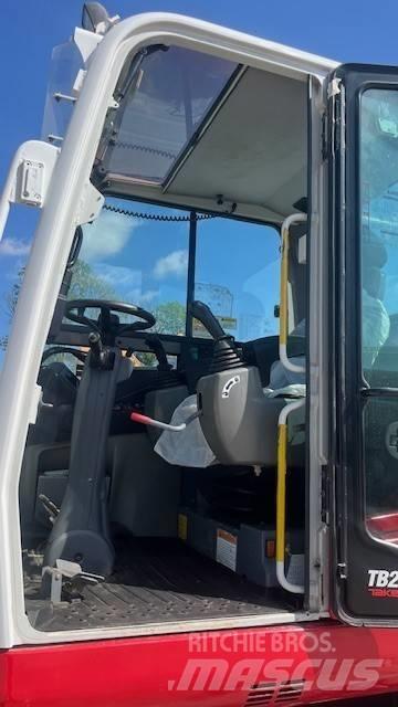 Takeuchi TB295W Pyöräkaivukoneet