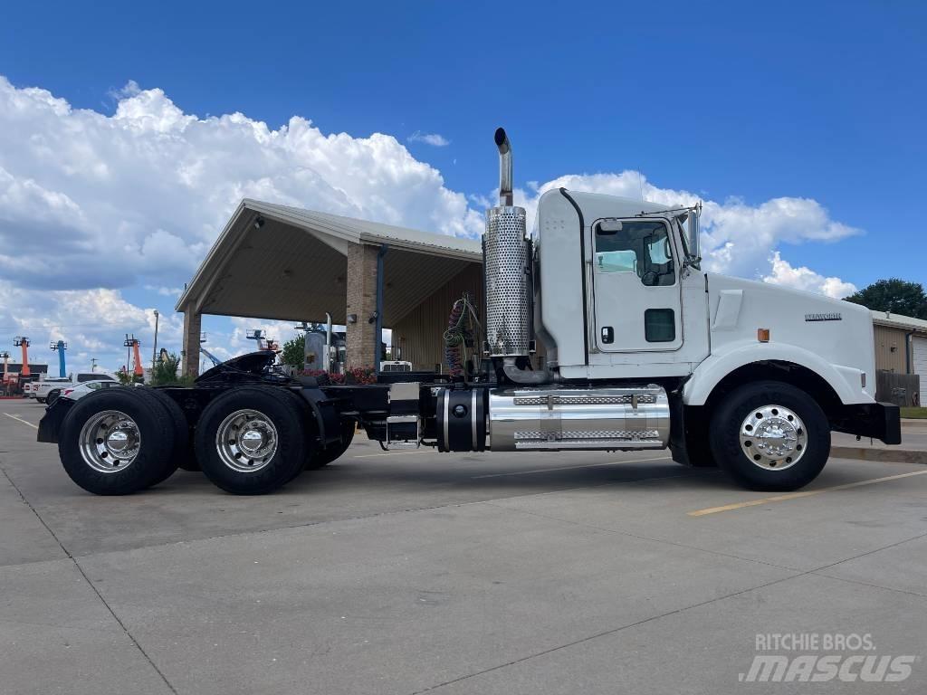 Kenworth T 800 Vetopöytäautot