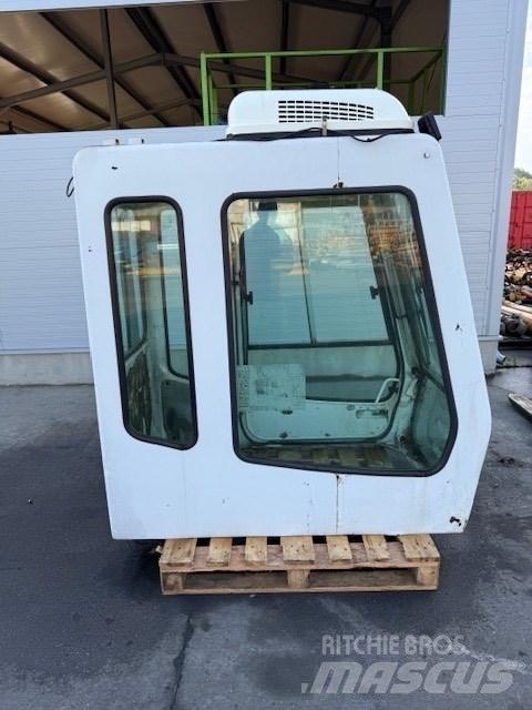 Liebherr CAB SERIE B Ohjaamo ja sisusta