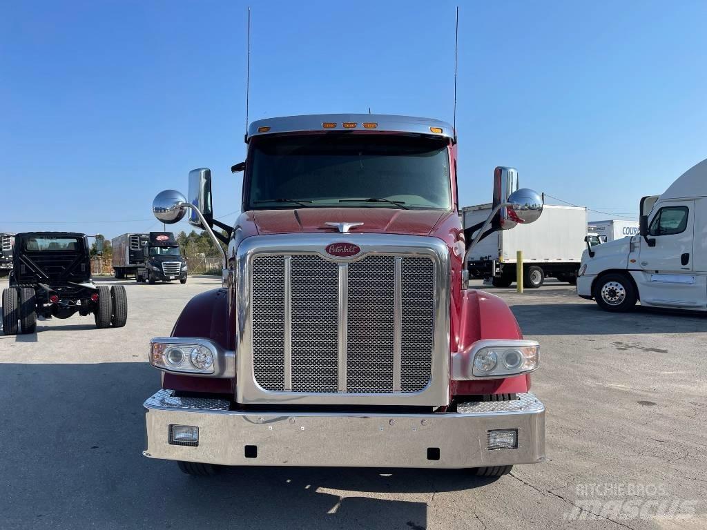 Peterbilt 567 Vetopöytäautot